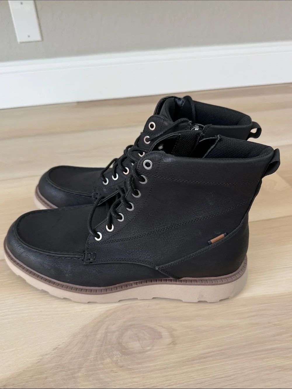 NWOB Dr. Scholl's Black Lace-Up Casual Ankle Boots with Tan Outsole Size 10
